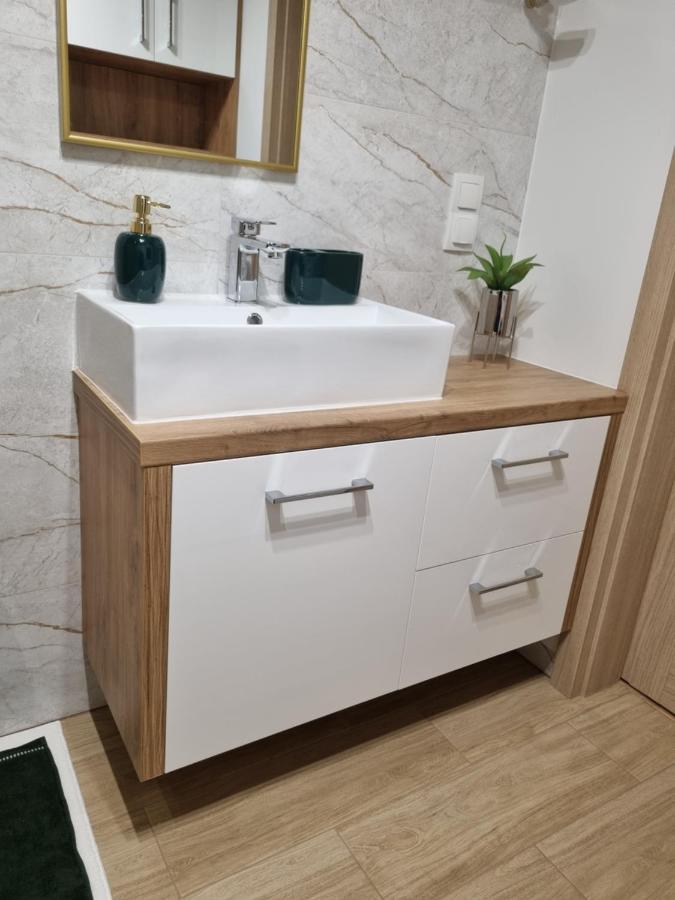 Apartament Sloneczny -Sciegiennego Kielce Luaran gambar